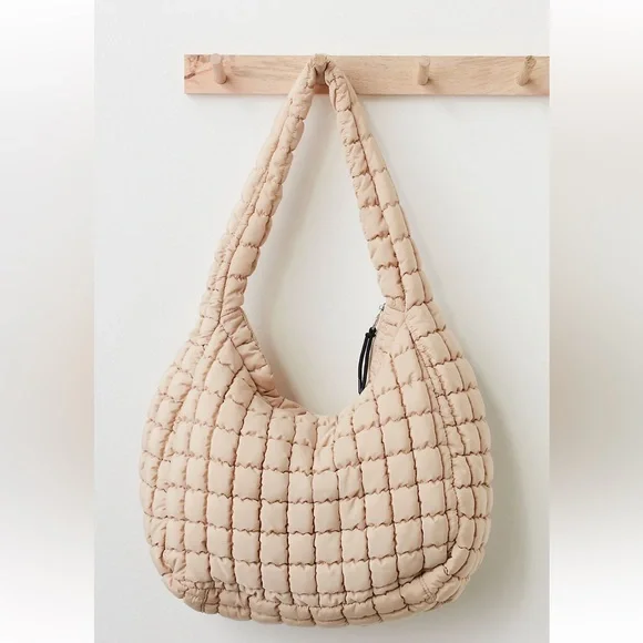 Free People Movement Quilted Carryall Tote Cream Hobo Bag Gym Travel NWT - Picture 7 of 7